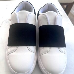 Vince Camuto sneakers (washable)